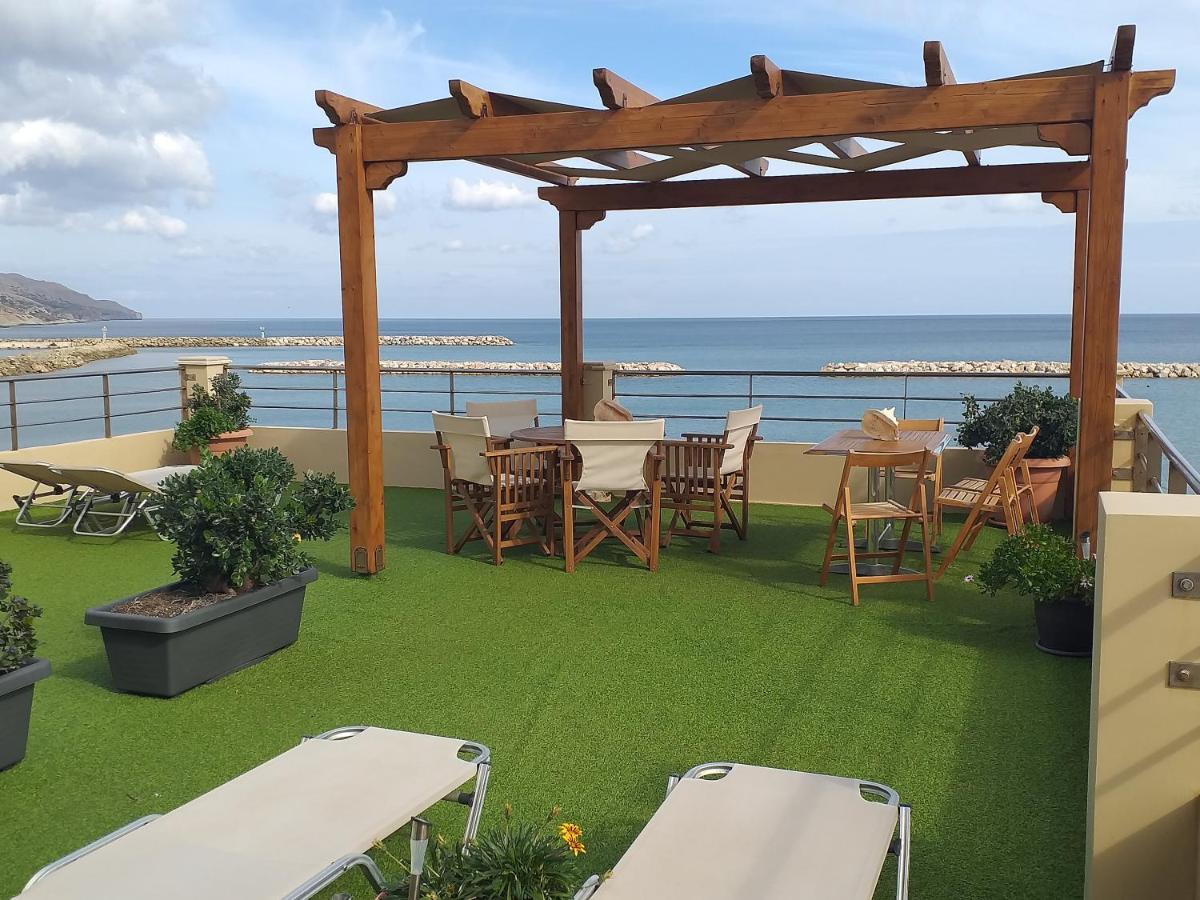 Xristinas Seaside Apartment Kolimvárion
